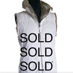 GAP Women’s M White Faux Fur Reversible Lined Vest